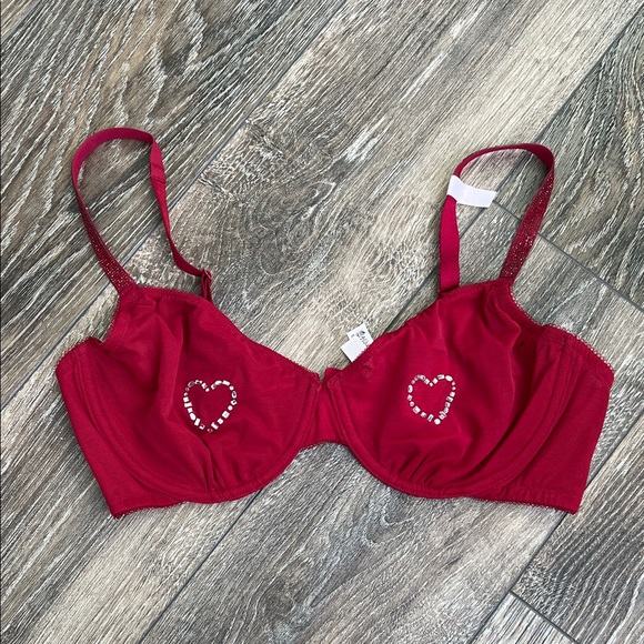 Victoria's Secret Red Bra with Heart Accents - Picture 3 of 10